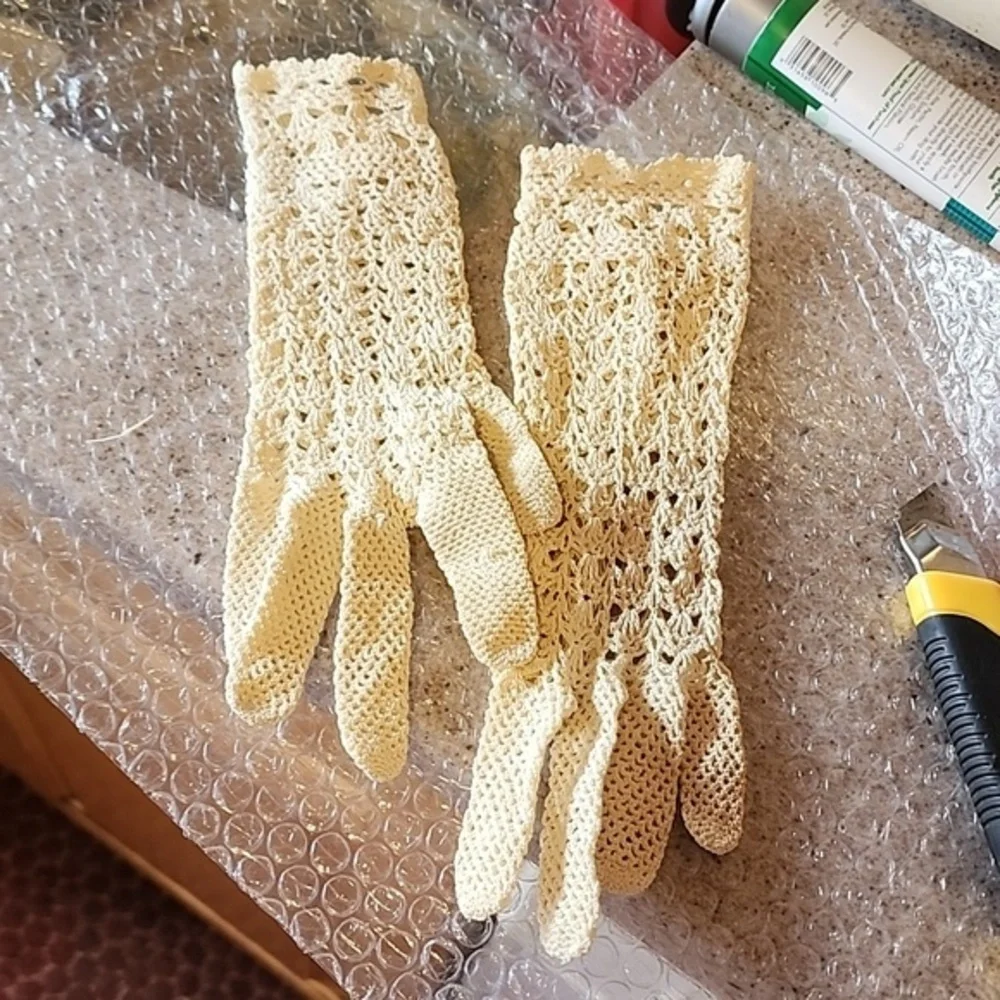 Vintage Cream Crochet Gloves Size 7 Openwork Lace Bridal Tea Party Cottagecore M